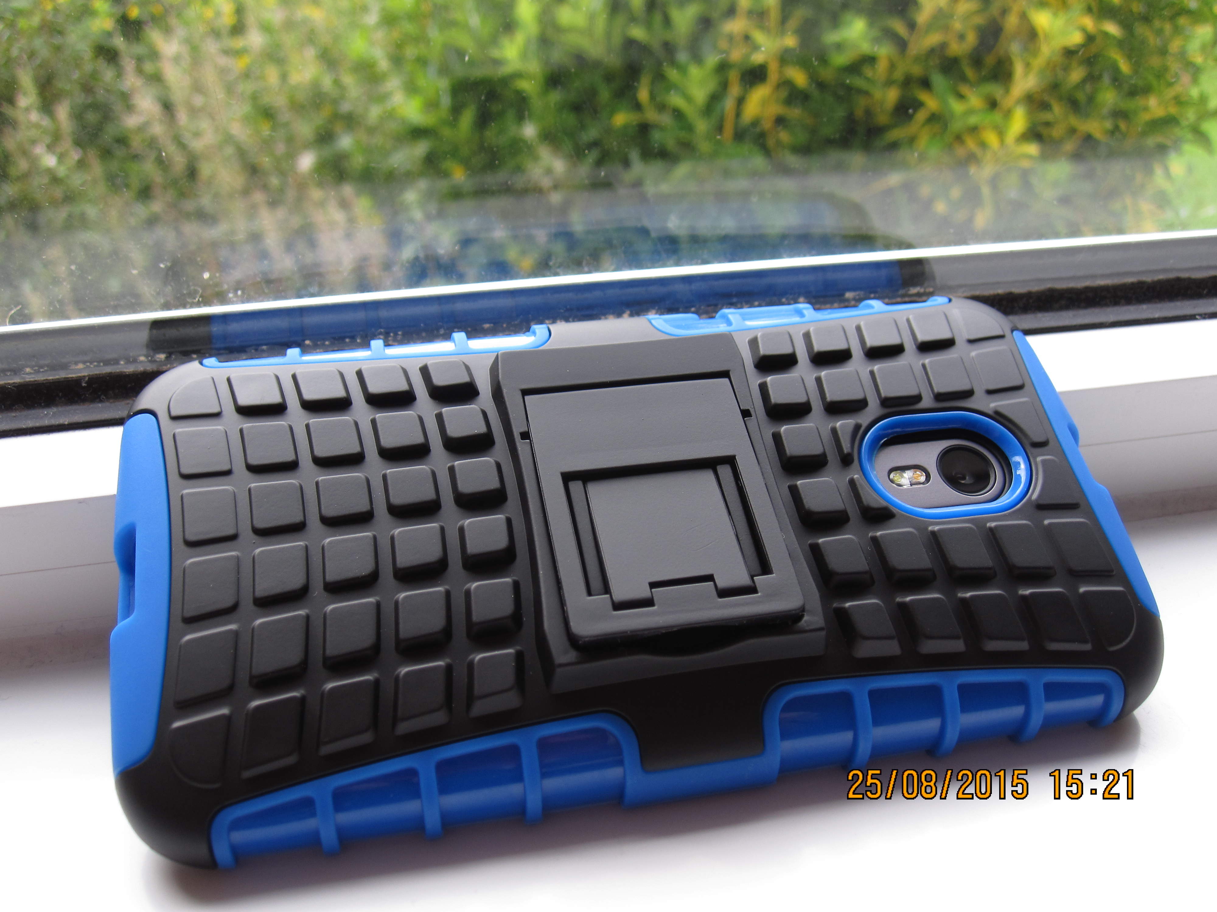 ArmourDillo: mobile case back